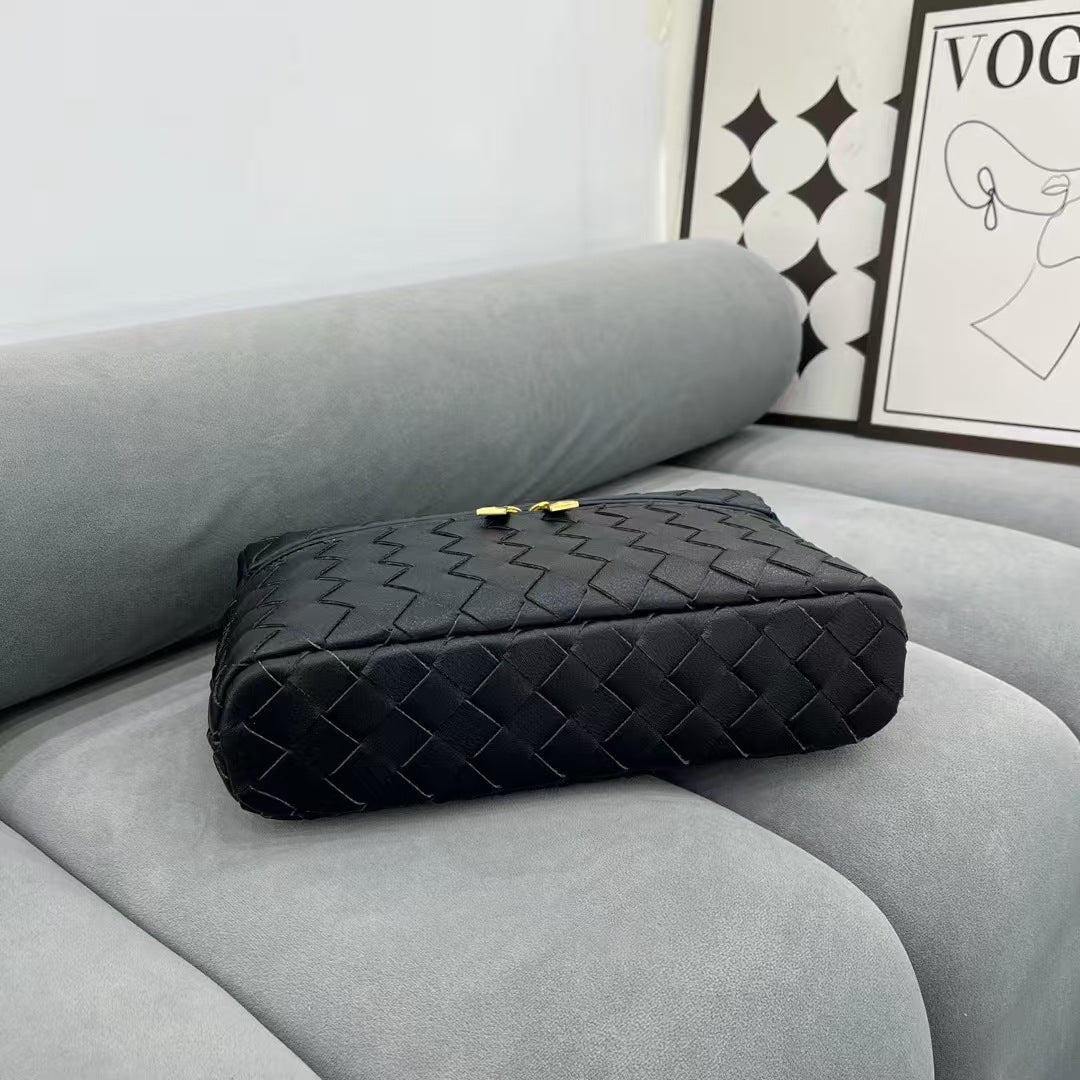 Chic Carryall