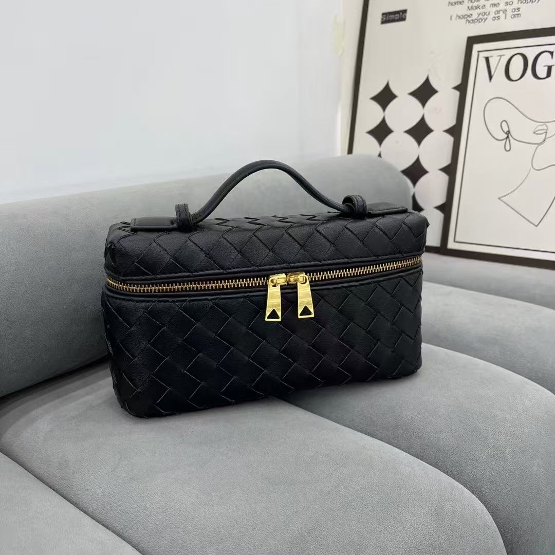 Chic Carryall